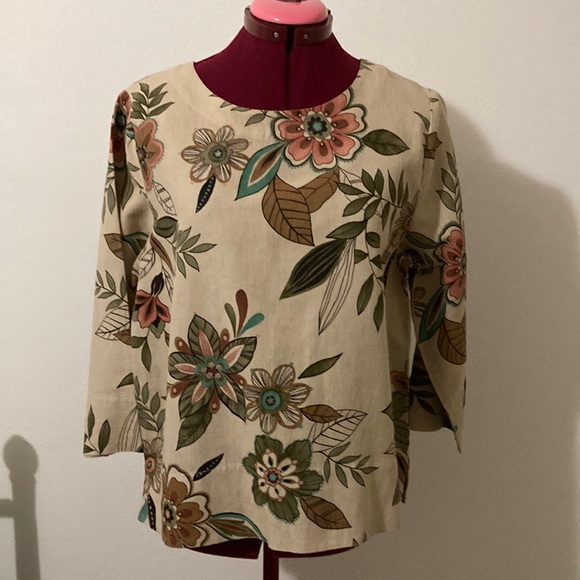 Hot Cotton Woman by MarcWare floral beige blouse Size M Made in USA 3/4 sleeves - Picture 1 of 7